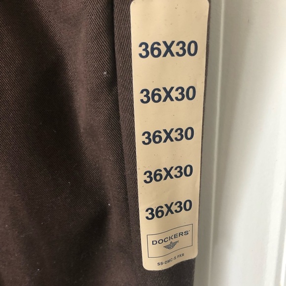 DOCKERS Classic Fit Pleated Khaki size 36x30 - Picture 4 of 16